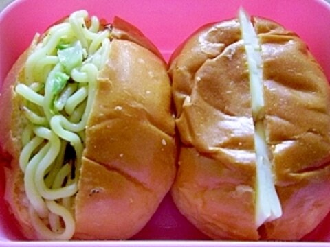 塩焼きそばときな粉マヨチーズサンド弁当